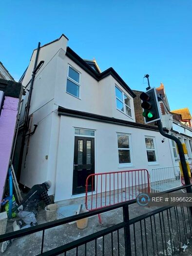 2 Bedroom Flat To Rent In London Road, Westcliff-On-Sea, SS0