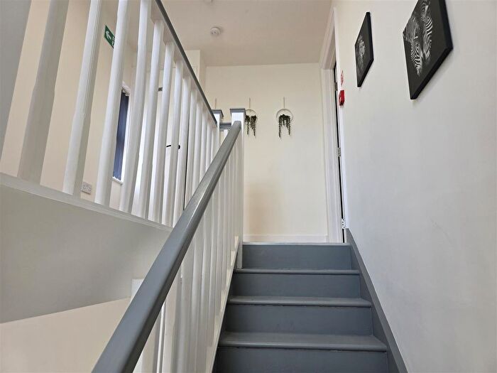 15 Bedroom Flat To Rent In The Broadway, Southall, UB1