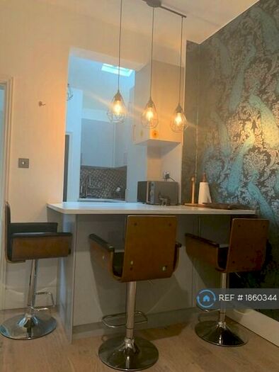 2 Bedroom Flat To Rent In Finchley Central, London, N3