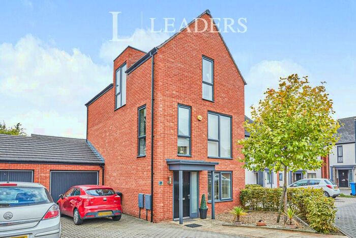 4 Bedroom Town House To Rent In Prince William Drive, Derby, DE22