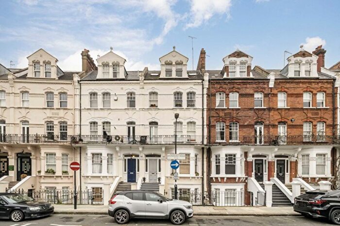 2 Bedroom Flat To Rent In Avonmore Road, London, W14