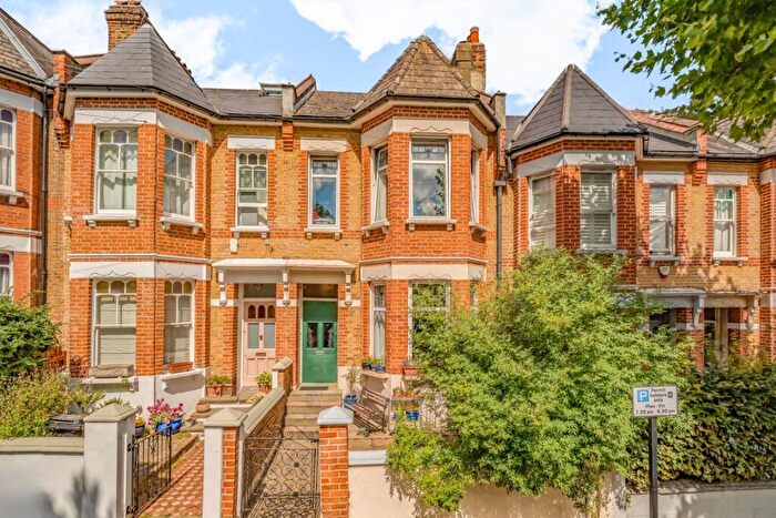 3 Bedroom House For Sale In Mildenhall Road, Clapton, E5