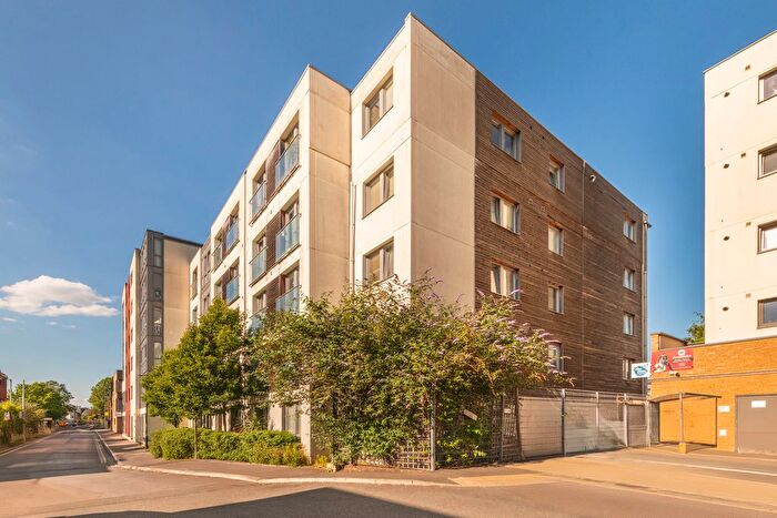 2 Bedroom Flat To Rent In Orchard Road, Richmond, TW9