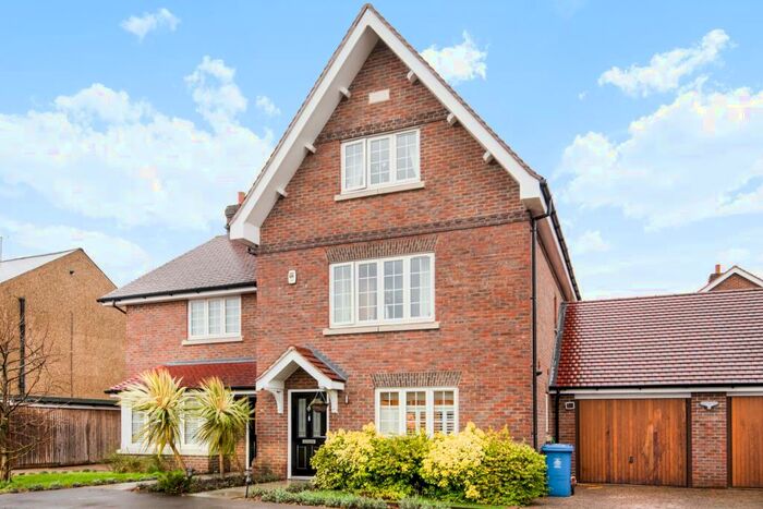 5 Bedroom Semi-Detached House To Rent In Maidenhead, Berkshire, SL6