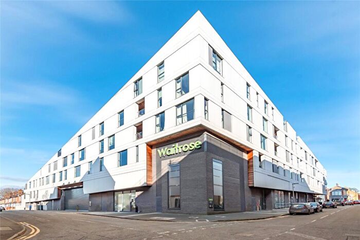 2 Bedroom Flat For Sale In Leapale Lane, Guildford, Surrey, GU1