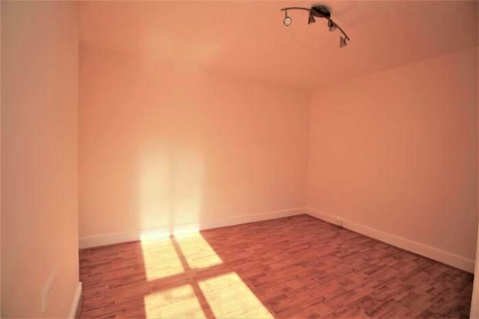 2 Bedroom Flat To Rent In Clapham Road, Bedford, MK41