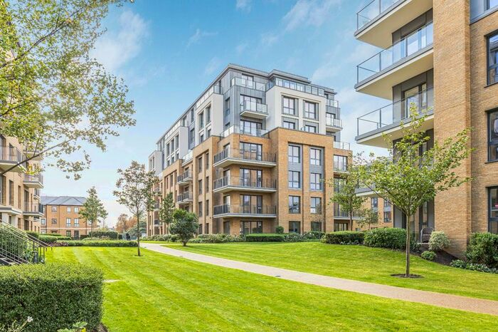 3 Bedroom Flat To Rent In Pinewood Gardens, Teddington, Middlesex, TW11