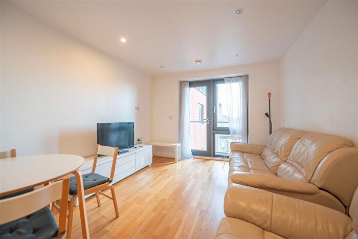2 Bedroom Flat To Rent In Chartfield Avenue, London, SW15