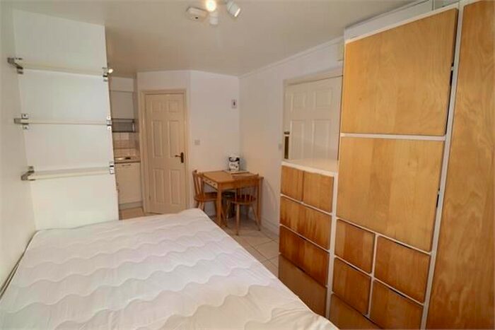 Studio To Rent In Gresham Road, Hounslow, TW3 - Photo 2