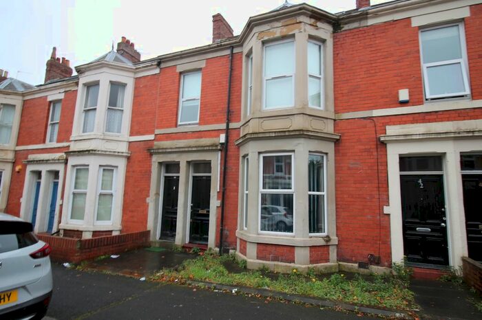 5 Bedroom Maisonette To Rent In Lavender Gardens, Newcastle Upon Tyne, NE2