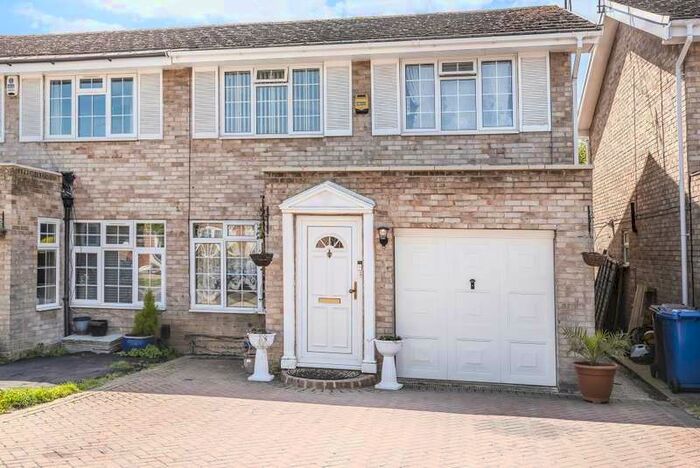 3 Bedroom Semi-Detached House To Rent In Wheatfield Close, Maidenhead, SL6