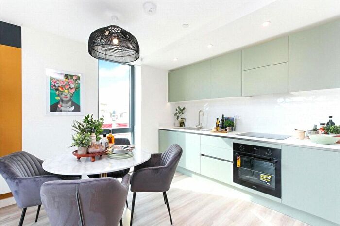 2 Bedroom Apartment For Sale In Viva Court, Kimpton Road, Luton, LU2