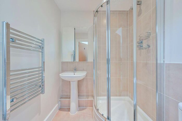 2 Bedroom Flat For Sale In Glenthorne Road, Hammersmith, London, W6