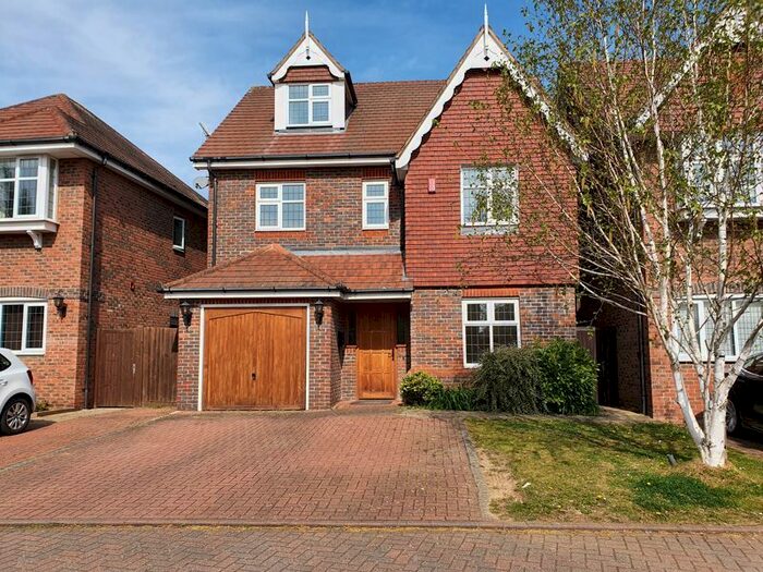 5 Bedroom Detached House To Rent In Fauna Close, Brockley Park, Stanmore, Middlesex, HA7