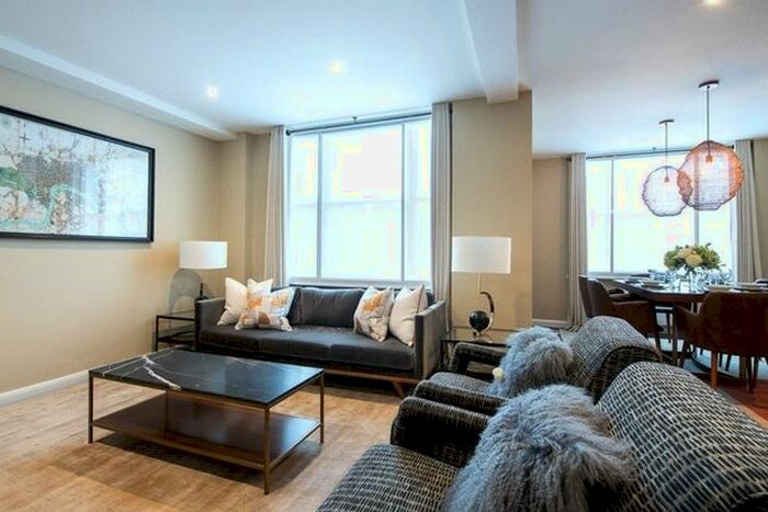 3 Bedroom Flat To Rent In Hill Street, London, W1J