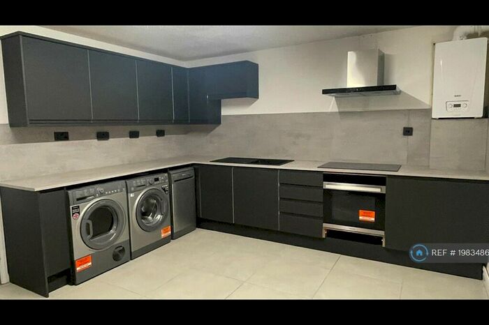 6 Bedroom Terraced House To Rent In Gadd Street, Nottingham, NG7