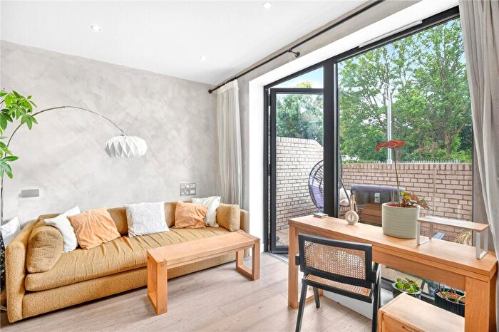 1 Bedroom Flat For Sale In Sutherland Road, Walthamstow, London, E17