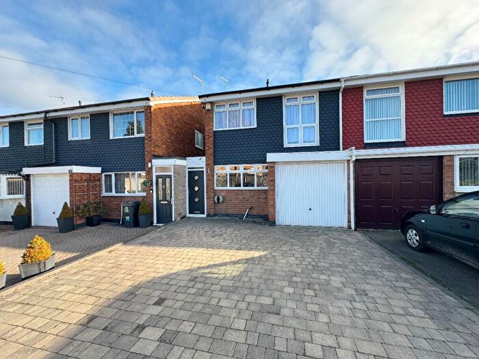 3 Bedroom Semi Detached House For Sale In Westacre Gardens, Birmingham, B33