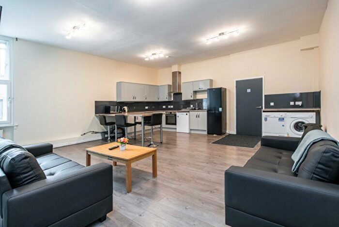 4 Bedroom Flat To Rent In Equitable House, - South Parade, NG1