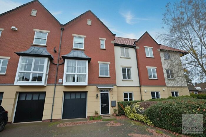 4 Bedroom Town House To Rent In Trafalgar Square, Poringland, NR14