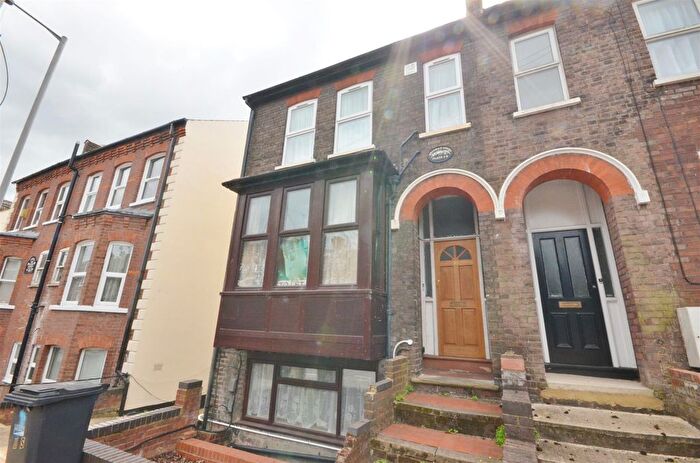 1 Bedroom Flat To Rent In Drinnan Court, Clarendon Road, Luton, LU2