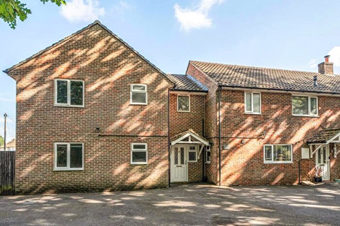 1 Bedroom Apartment For Sale In Hollybush Lane, Burghfield Common, Reading, RG7