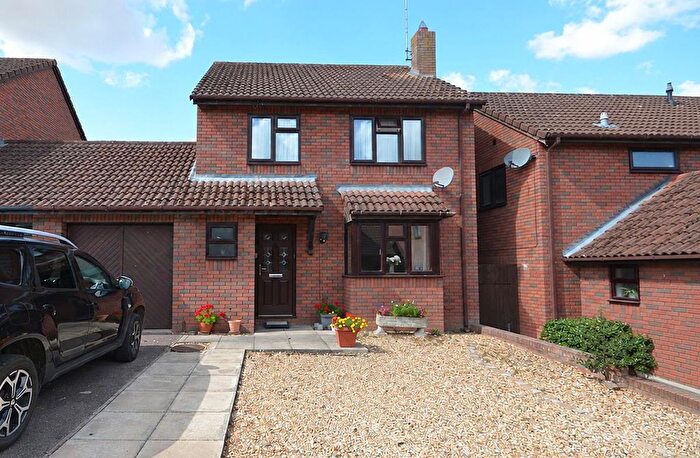 3 Bedroom Detached House For Sale In Broadlands, Raunds, Northamptonshire, NN9