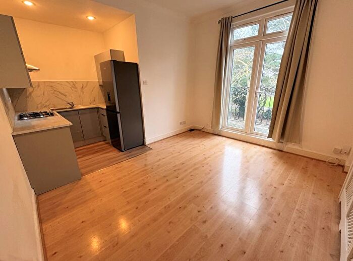 2 Bedroom Flat To Rent In Seymour Road, Finchley, N3