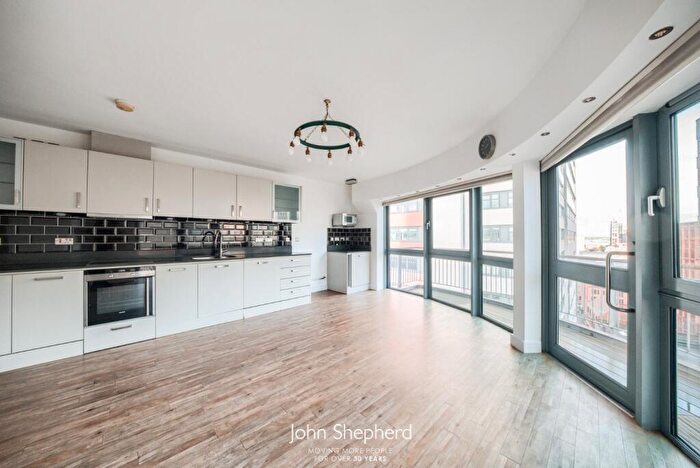 3 Bedroom Flat For Sale In Islington Gates, Newhall Street, Birmingham, B3