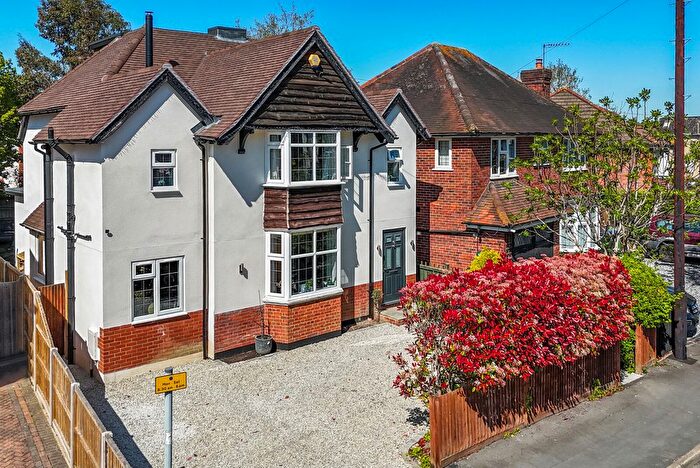 4 Bedroom Detached House For Sale In Kingsway, Woking, GU21