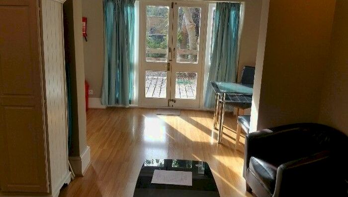 Studio To Rent In Bedford Hill, London, SW12