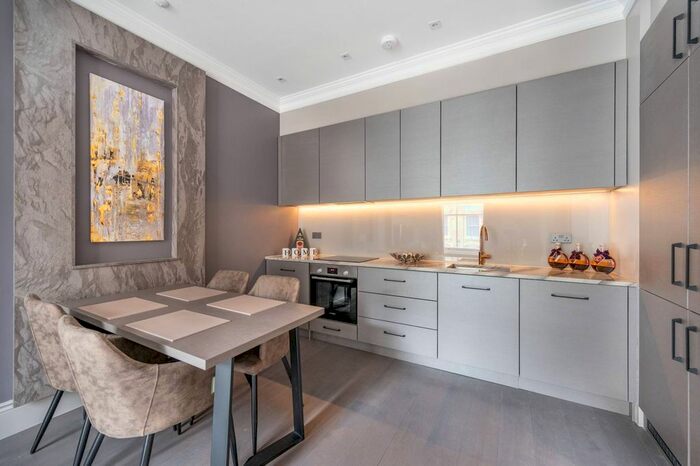 2 Bedroom Flat To Rent In Queensborough Terrace, Bayswater, London, W2