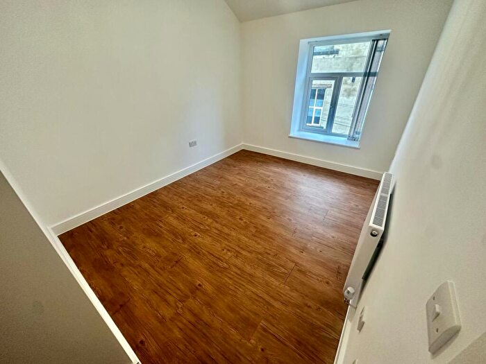 2 Bedroom Apartment To Rent In Bay Hall Common Road, Huddersfield, HD1