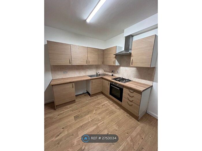 2 Bedroom Flat To Rent In High Street, Sheerness, ME12