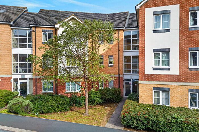 2 Bedroom Flat For Sale In Poppy Fields, Kettering, NN16