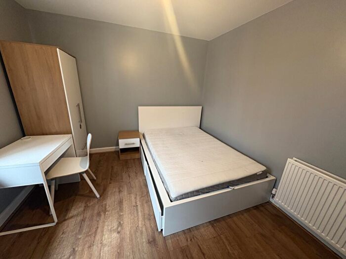 1 Bedroom Flat To Rent In Bearwood Road, Bearwood Parade, B66