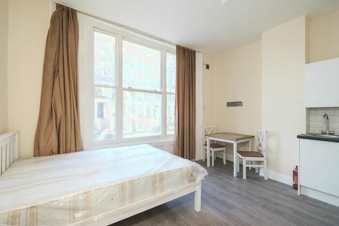 Studio To Rent In Ladbroke Grove, London W10