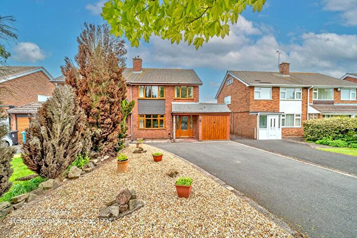 3 Bedroom Semi-detached House For Sale In Elms Lane, Shareshill, Wolverhampton, WV10