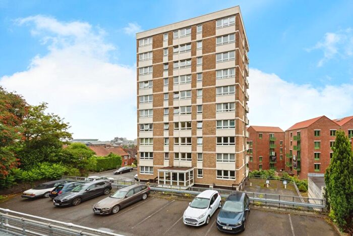 1 Bedroom Flat For Sale In Mount Court, The Mount, Guildford, Surrey, GU2