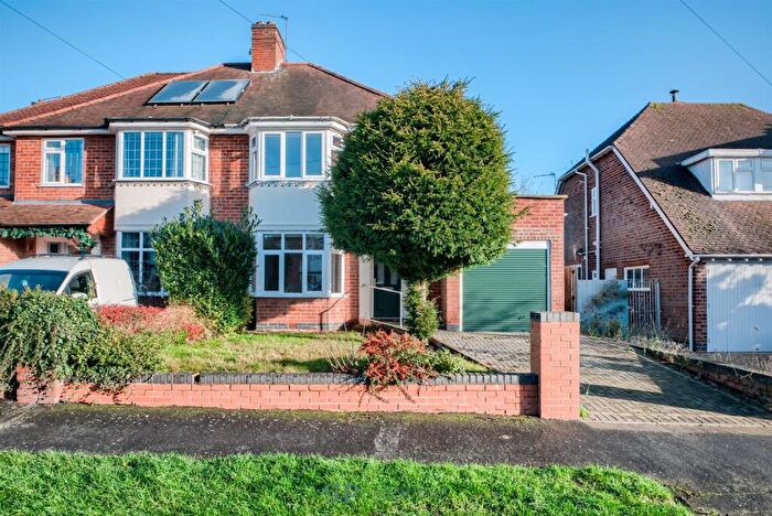 3 Bedroom Semi-Detached House For Sale In Acacia Road, Leamington Spa, CV32