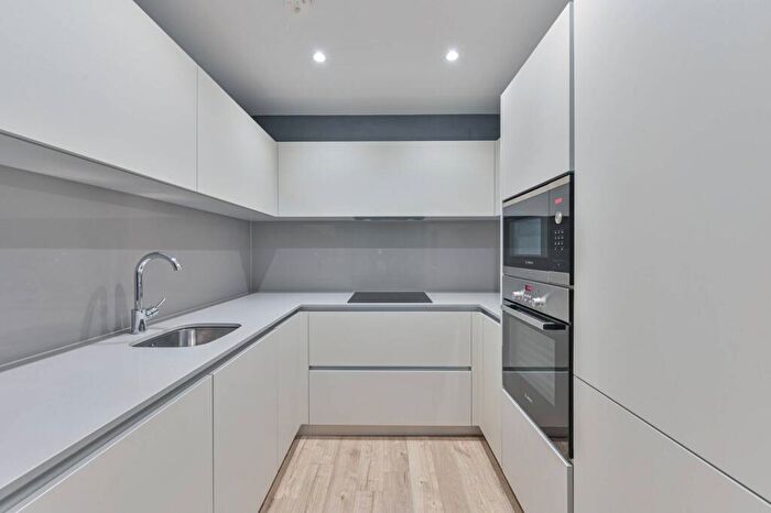 1 Bedroom Flat For Sale In Woods Road, Peckham, London, SE15