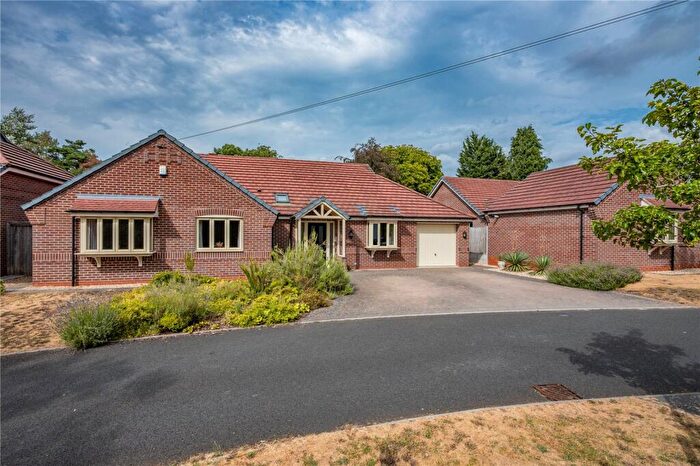4 Bedroom Bungalow For Sale In Alcester Road, Finstall, Bromsgrove, Worcestershire, B60