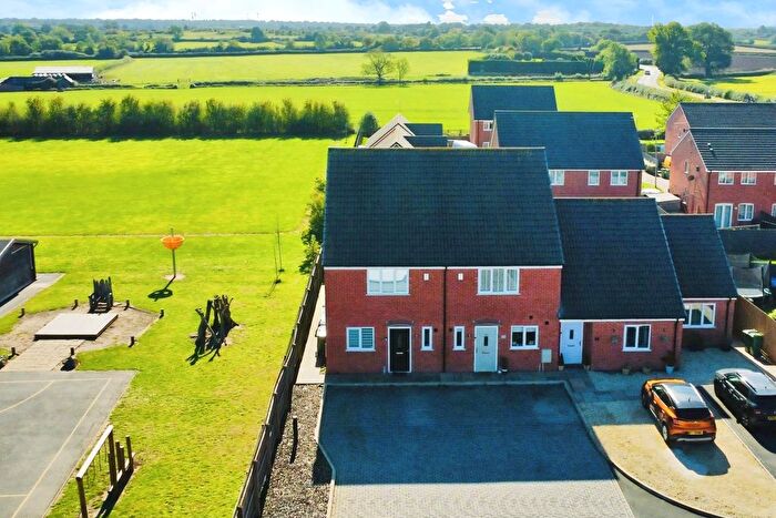 3 Bedroom Town House For Sale In Windsor Gardens, Croft, LE9