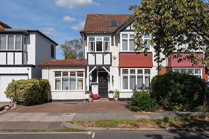 4 Bedroom Semi-Detached House For Sale In Wynchgate, London, N14