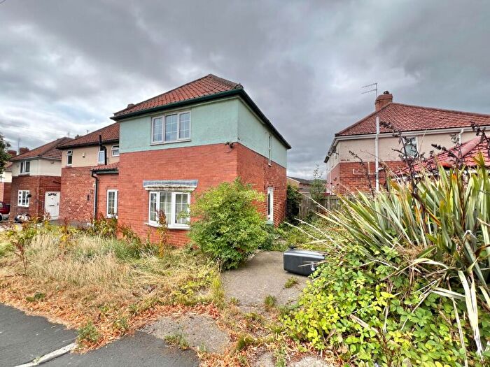 3 Bedroom Semi-Detached House For Sale In Dunelm Avenue, Willington, Crook, DL15