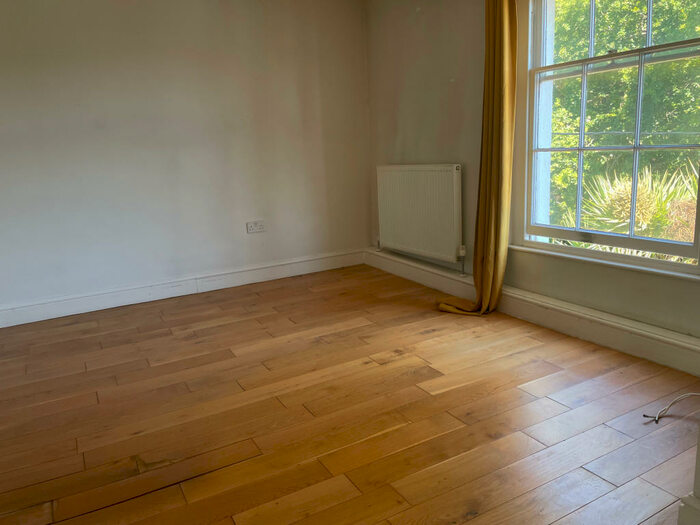 1 Bedroom Flat To Rent In Dawlish Apartment, EX7