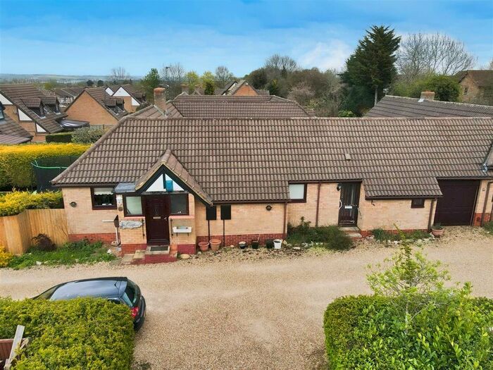 3 Bedroom Bungalow For Sale In Cantle Avenue, Downs Barn, Milton Keynes