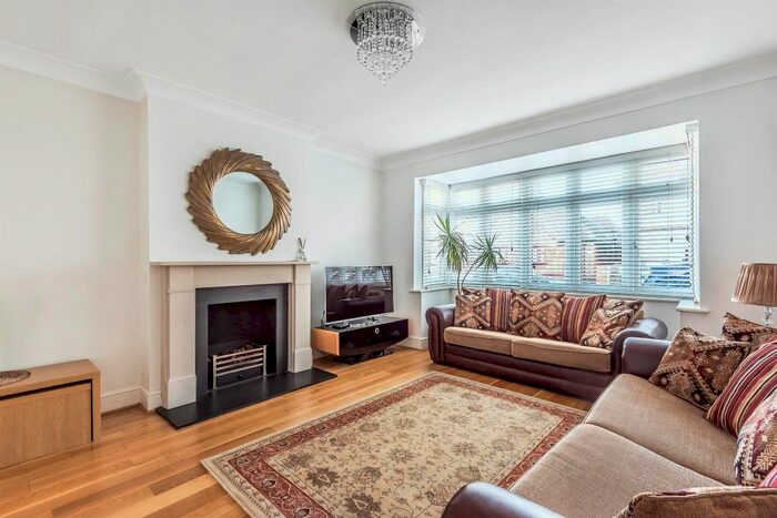 4 Bedroom Detached House To Rent In Blake Road, Addiscombe, Croydon, CR0