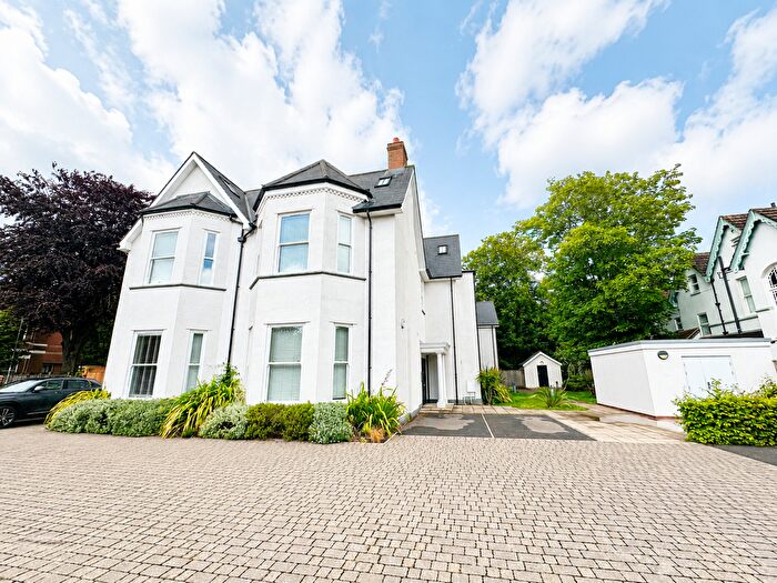 2 Bedroom Flat For Sale In Lansdowne Road, Bournemouth, BH1