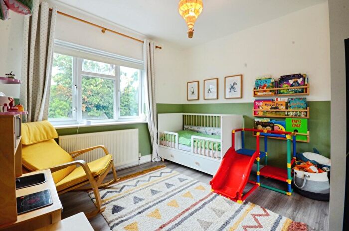 3 Bedroom End Of Terrace House For Sale In Buck Lane, London, NW9